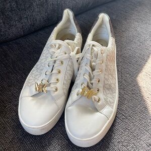 Michael Kors Sneakers only worn once did not fit correctly